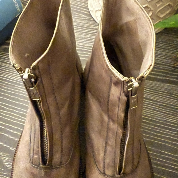 Frye Gray Kelly Zip Front Ankle Boots Size 9.5M - Picture 3 of 12